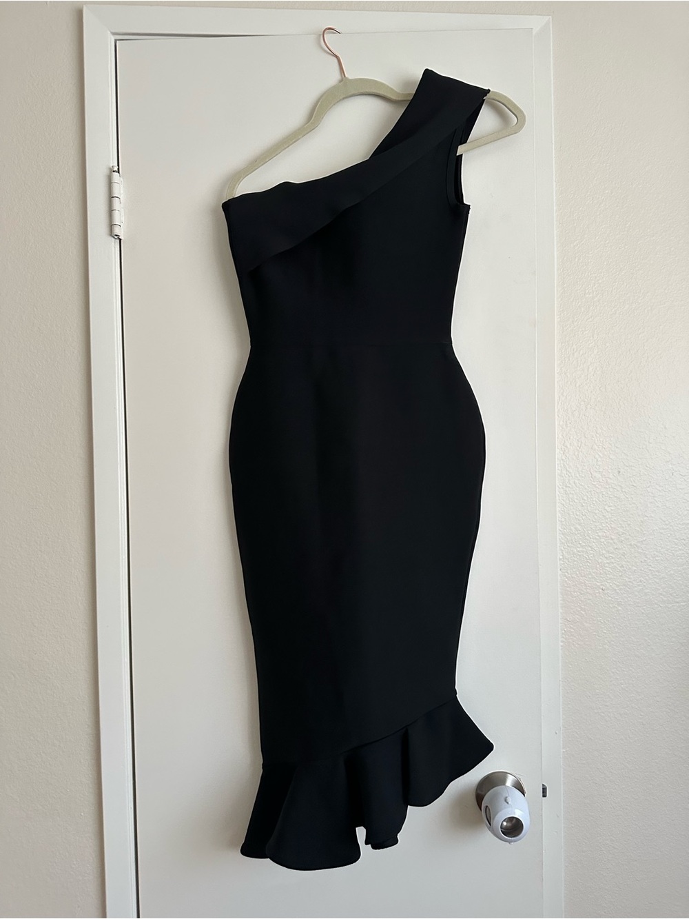 One-Shoulder Black Ruffle Hem Dress